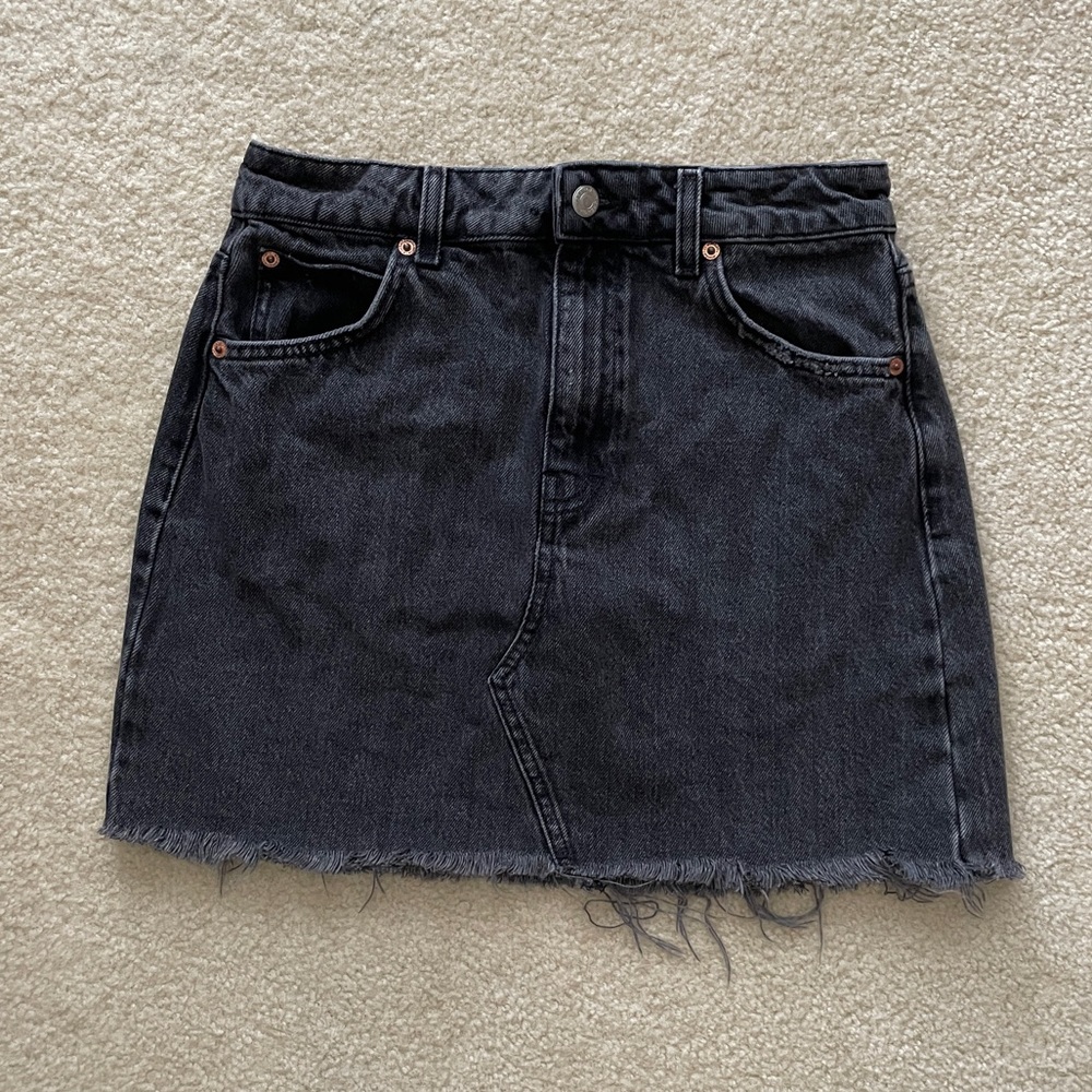 NWOT Topshop Women’s Distressed Frayed Ends Jean Miniskirt. Size 6.